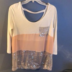 Classy and casual top to wear